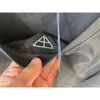 P Family Metal Triangle Bekväm avslappnad mångsidig par Kort ärm T -skjorta Minimalistiska män och kvinnor överst