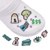 Anime em dólares em dólar encanta de memórias de infância por atacado de preenches engraçados de desenhos animados acessórios de calçados PVC Decoração de fivela de borracha macia e encantamento