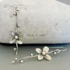 Dingle ljuskrona klassisk enkelhet silver färg metall snidning blomma örhängen vintage lång gren personlighet för kvinnor h240423