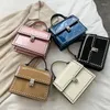 Drawstring 2024 Elegante vrouwen Fashion Tassen Patent Leather Schouder Messenger Bag Lady Small Crossbody Vrouwelijke klinknagel bovenhandle