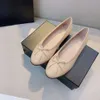 Designer 2024 Ny högversion Sheepskin Small doft Ballet Single Shoes For Women Light Mouth Colored Bow Tie Round Head Flat Heel Channel