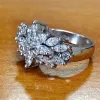 Band Huitan Romantic Crystal Flower Rings Kvinnor Full bländande CZ Bröllopsceremonin Party Lady's Ring Fancy Accessories Fashion Jewelry
