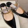 2024 NOVA moda de moda JC Pointy Rhinestone Flats Verão feminino Baotou Muller Half Slipper Fairy High Sandals Frete grátis