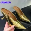 Chaussures habillées mode dorée Talons étranges Footwes Femmes Pumps Tlides en 2024 Femelle Point Toe Sexy Ladies High Mules