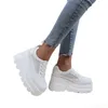 Chaussures habillées 2022 Nouvelles baskets en coin blancs respirant creux chunky talon pompes femmes talons h240423