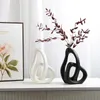 Nordic Ceramic Heartshaped Vase for Brides Wedding Gift Pampas Grass Living Room Bedroom Home Decoration Black White 240415