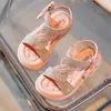 Slippergröße 26-36 Sommer 2024 Designerin Baby Girls Kinder Plattform Sandalen Mode-Pailletten Ressensteine Prinzessin Schuhe Flats Heels Stiefel Y240423