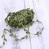 Decoratieve bloemen kunstmatige wijnstokken klimop blad planten wijnstok hangende slinger gebladerte groen voor huizentuin bruiloft kerst