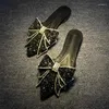 Talltor 2024 Summer Rhinestone Womens Sandaler Kvinnliga skor spetsade halv båge plattskor för flickor