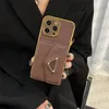 Saffiano Leather Phone Case Designer iPhone Case voor iPhone 15 Pro Max 14 Pro Max 13 Pro 12 11 14 plus 15 plus Case Card Holder Slot Luxury Pating Gold Rand Mobile Cover