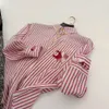 Designer di camicia per arco trionfale Celiene di alta qualità Magliette di moda di lusso camicie di nicchia di nicchia alla moda ricamato camicia a strisce rosa femminile Nuovo stile occidentale