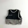 T-shirts 2023 AUTOMNE NOUVEAU enfants Sweater sans manches Baby Girls Striped Knit Vest Vintage Boys Coton Tricot Casual Kids Vêtements H240423