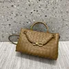 Elegante Brand in pelle di marca Singola Bag 2023 Totes East/West Cowhide Woven Borse Crossbody andiamo Ascarica a un ascuro Venata Botthega Borse Borsega Women Women W1G4 Gyz6