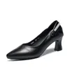 Casual Shoes Superone 2024 Pendlar Pointy Leather med tjockt klackverktyg Kvinnors 35-40