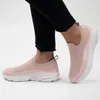 Chaussures décontractées 2024 Pink Women's Slip on Walking Lady Sneakers en mailles respirantes Tennis de travail avec une semelle douce épaisse 1456