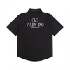 メンズドレスシャツフレックスカラースリムフィットショートスリーブシャツデザイナーブランドの格子縞のパターンレタープリントスプリングターンカジュアルラグジュアリーメンズ衣料品のしわフリーT8