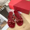 Diseñador de lujo para mujeres zapatillas deslizantes de goma de goma tanga zapato plano negro sexy sexy sliders plates sliders sliders de verano flofer al aire libre