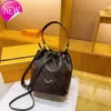 Luxurys Designers Bag Dakota Bucket Shourdled Bags Flower Purses Women Tote Coa Brand Letter Leather Handbags Crossbody Weekend
