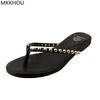 Mkkhou Fashion Sandals Женщины высококачественные кожаные шлепанцы минималистские заклепки удобные мягкие дно летние ежедневные тапочки 240409