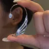 Brincos piscando clipes de orelhas sem orifícios para mulheres cabides de orelha de vento simples e frios com senso avançado 2023 Novos brincos