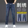 Designer de jeans masculins marque de mode européenne haut de gamme automne et jeans d'hiver pour hommes avec une broderie élastique en ajustement droit, à la mode, un pantalon tendance de luxe léger gmek