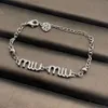 Bracelet Designer Mui Mui Bracelet Woman Luxury 925 Bracelet Miao Familys New Brass Gold Mletter Chain Bracelet Populaire sur Internet édition coréenne Instagram Sty