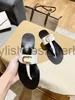 Slippers 2024 Summer New Feet Herringbone Slippers Leather Casual Fashion Flat Clamping Womens Slippers H240423