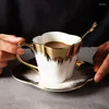 Tasses européennes en céramique Coffee tasse de soucoupe plaque d'or en or chine tasse de tas d'après-midi d'après-midi accessoires de thé à la maison yo petit-petit-déjeuner cadeau