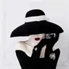 Berets 2024 Decoration Hat Emperament Black Fashion Velvet Ribbon Hepburn Elegant Big Brim Top britannique français de haute qualité