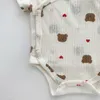 Rompers 2023 Summer New Baby Short Sleeve Bodysuit + kapelusz słodki zwierzęcy nadruk nowonarodzony ubrania maluch chłopiec niedźwiedź kombinezony króliczek H240423