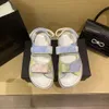 Designer dames sandaal zomerschoenen gewatteerd platform flats lage hiel wig diamant gesplopen slippers glijden op enkelband schoen dikke slijtage open teen sandalen