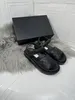 Designer dames sandaal zomerschoenen gewatteerd platform flats lage hiel wig diamant gesplopen slippers glijden op enkelband schoen dikke slijtage open teen sandalen