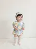 Rompers Fashion Flower Print Baby Girl Korte mouw Bodysuit katoenen prinses Kleding 2023 Zomer nieuwe baby jumpsuitkleding H240423