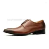 Klänningskor Fashion Mens Oxford Derby Gravering äkta läder Lace Up Wedding Party Office Formal For Men Black Wine Red