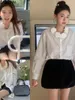 Kvinnors blusar onalippa tredimensionella blommor vita kvinnor skjorta ensamstående löst skjortor koreanska söta långa ärmar i mitten av längden