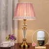 Figurines décoratives Crystal Lampe Retro Stand Light European Table Salon Room Bedroom Bedside Home Decoration Sofas