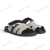 Déscripteur en livraison gratuite Oran Sandales pour femmes Slides Sliders Claquette Slippers Triple Black Blanc Dames Beau Sandale en cuir Patent Patent Chaussures pour femmes