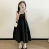 Vestidos de menina Versão coreana de verão Girls redondos de pescoço com cor sólida de cor de cor de emenda sólida menina saia princesa preta pura e bezerro h240423