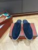 Nowe cielę skórzane sandał Sandał Casual LP Slipper Monefer Mules Flats Charms Summer Walk Flat Loro Mokorsyk na mokasyna Kobieta na zewnątrz spacery Flat Piana Buts