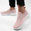 Chaussures décontractées 2024 Pink Women's Slip on Walking Lady Sneakers en mailles respirantes Tennis de travail avec une semelle douce épaisse 1456