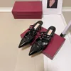 デザイナーサンダル豪華な女性ハイスリッパリベットピープピープ靴ブラックサンダルカジュアルハイヒールレザースリッパフリップフロップサマーファッションプラットフォームサンダル