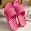 Uitverkoop Solid Color Summer Women Soft Home Slippers Paar binnenshuis Skid Proof Badkamer Sandalen El Men Flip Flops Flops Flop Shoes 240416