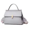 Väska 2024 Summer Trendy Wide Shoulder Strap Womens Single Crossbody Fashion Versatile stor kapacitet handväska