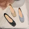 Chaussures décontractées 2024 Spring Summer Glitter Flats Femmes Perle Perle Ballerine Square Toe Mules Femme Hauteur Augmentation des mots de grande taille 43