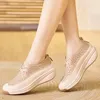 Lässige Schuhe plus Größe Mikrofaser hohle Frauen Sneaker Summer Ladies Sneaker Fersenhöhe 4,0 cm große weibliche Laafer Hochzeit