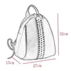 Sacs d'école Fashion Vintage Designer Handmade Handle Geatine Leather Ladies Backpack Weekend Outdoor Luxury Real Cow Cow's Women's Rivet Schoolbag