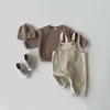 Jumpsuits 2023 Ny baby ärmlös corduroy overaller solid nyfödda bomull romper barn casual rem jumpsuit höst spädbarn kläder h240423