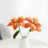 Dekoracyjne kwiaty ręcznie robione wełniane szydełkowane mleko bawełniane lily dzianinowe ozdoby do symulowanych bukietów i gotowych produktów hurtowych