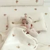 Decken Babydecke Cartoonbär mit Olive Branch Cherry Muster Cobertor Spring Sommer Gaze Baumwolle Koreanische Version Portable Bettwäsche
