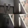 Watchbands Designer Strap Apple Watch Band 42 38 40 41 44 45 49 mm iwatch 8 7 6 5 4 3 2 Bandas para homem e mulher letra de letra de couro branco tiras s s